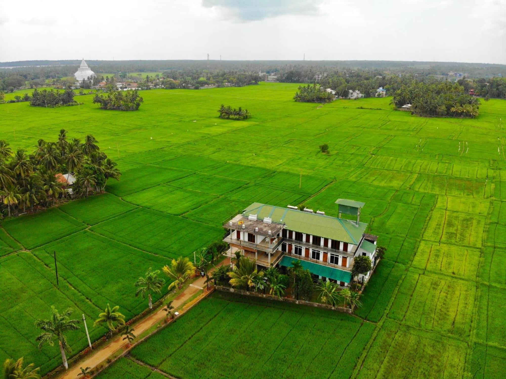 Serene Park Hotel By Ark ทิซซามาฮารามา ภายนอก รูปภาพ